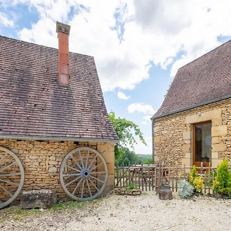 Comfortable studio in Tamniès with a garden Tamniès