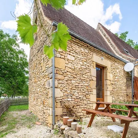 Comfortable studio in Tamniès with a garden Tamniès